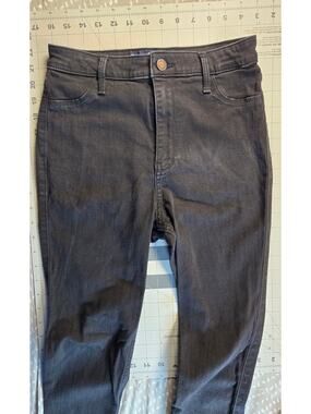Holister Women's Black Denim Stretch Pants Size 7 regular